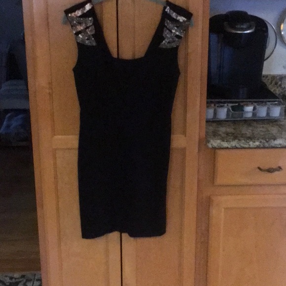 Dress - Picture 3 of 10